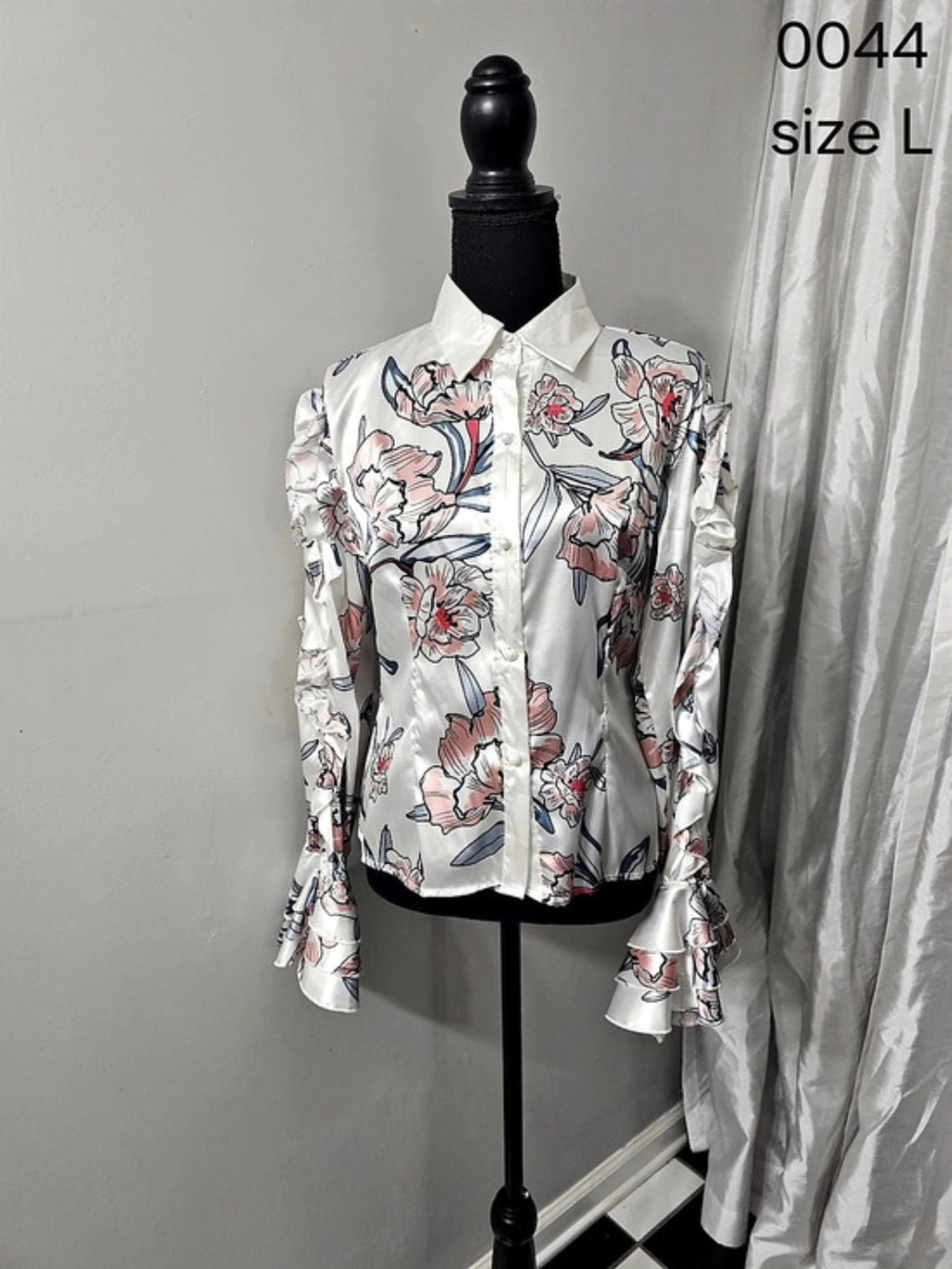 Floral Button-Down Blouse in White & Pink Size Large